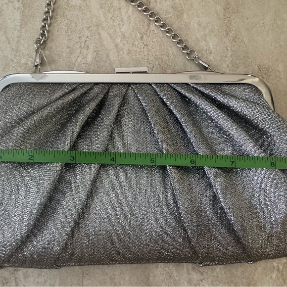Nina pleated clutch bag - Picture 14 of 15
